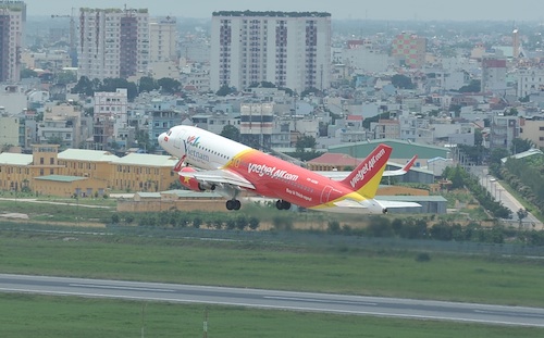 Gần 70 chuyến bay Vietjet bị ảnh hưởng bởi thời tiết xấu ảnh 1